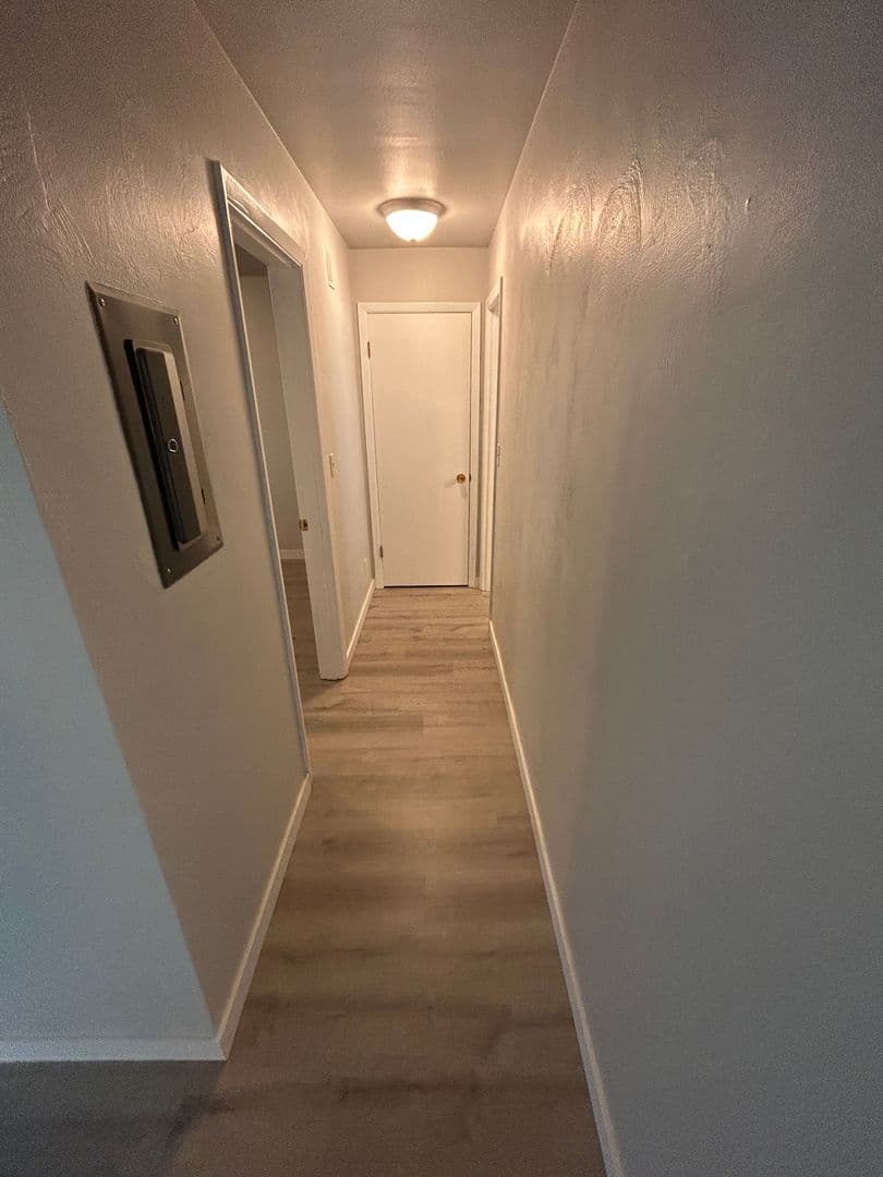 McMinnville Apartment: 319 NE 17th Street