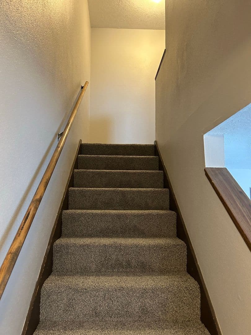 McMinnville Apartment: 1033 SE Ford St