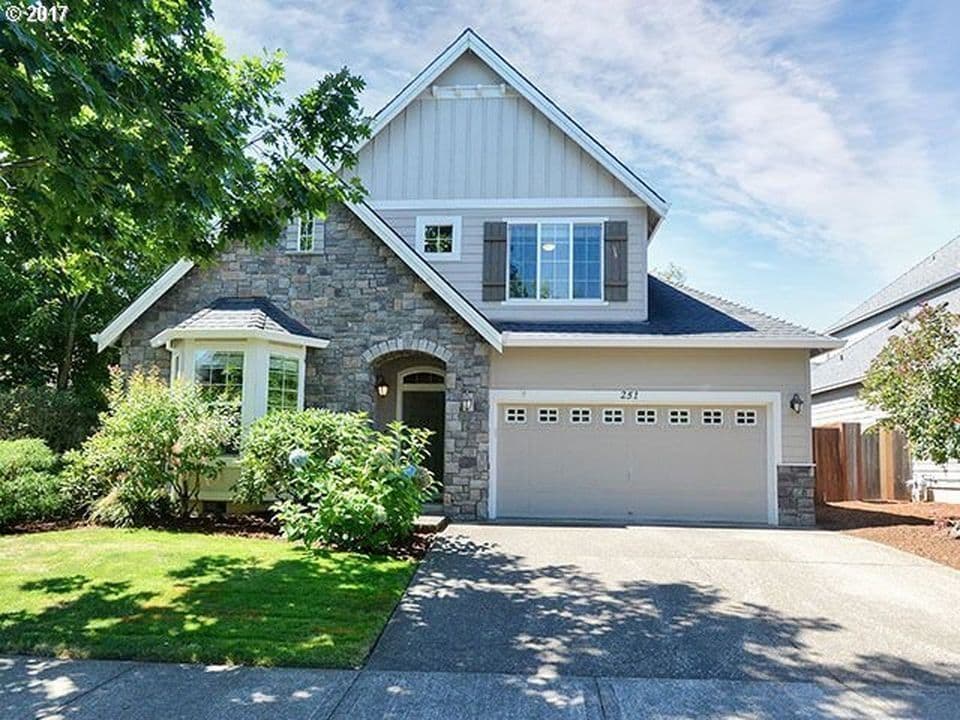 Newberg House: 251 Burl Street