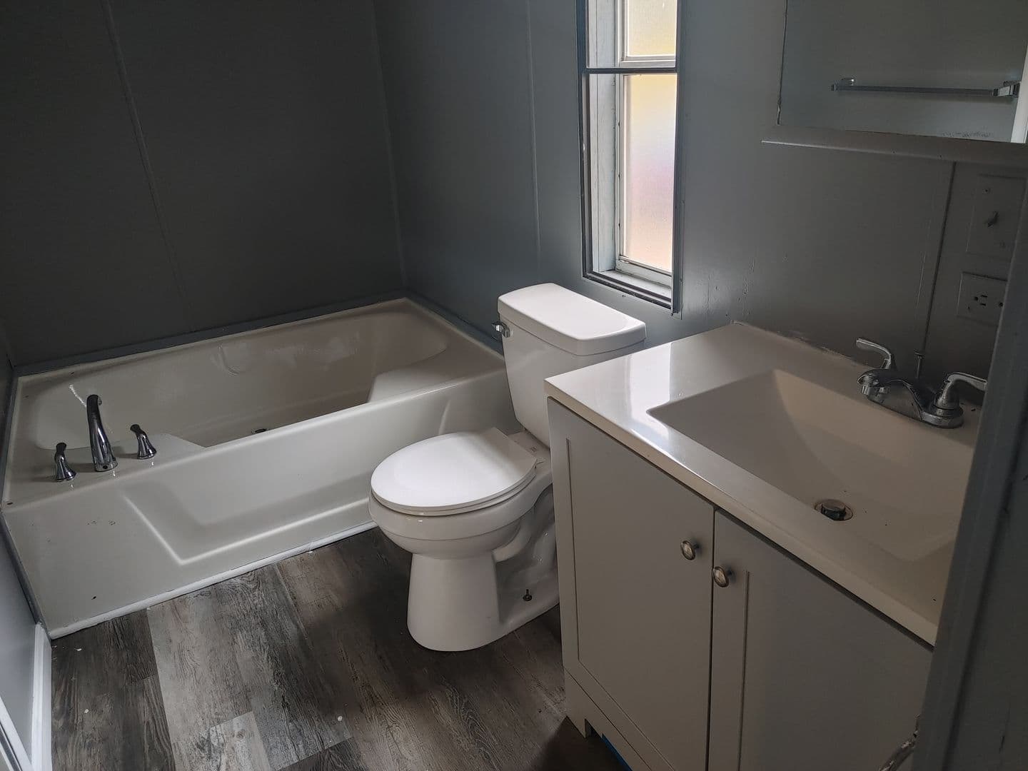Charlestown Apartment: 5407 Post Rd