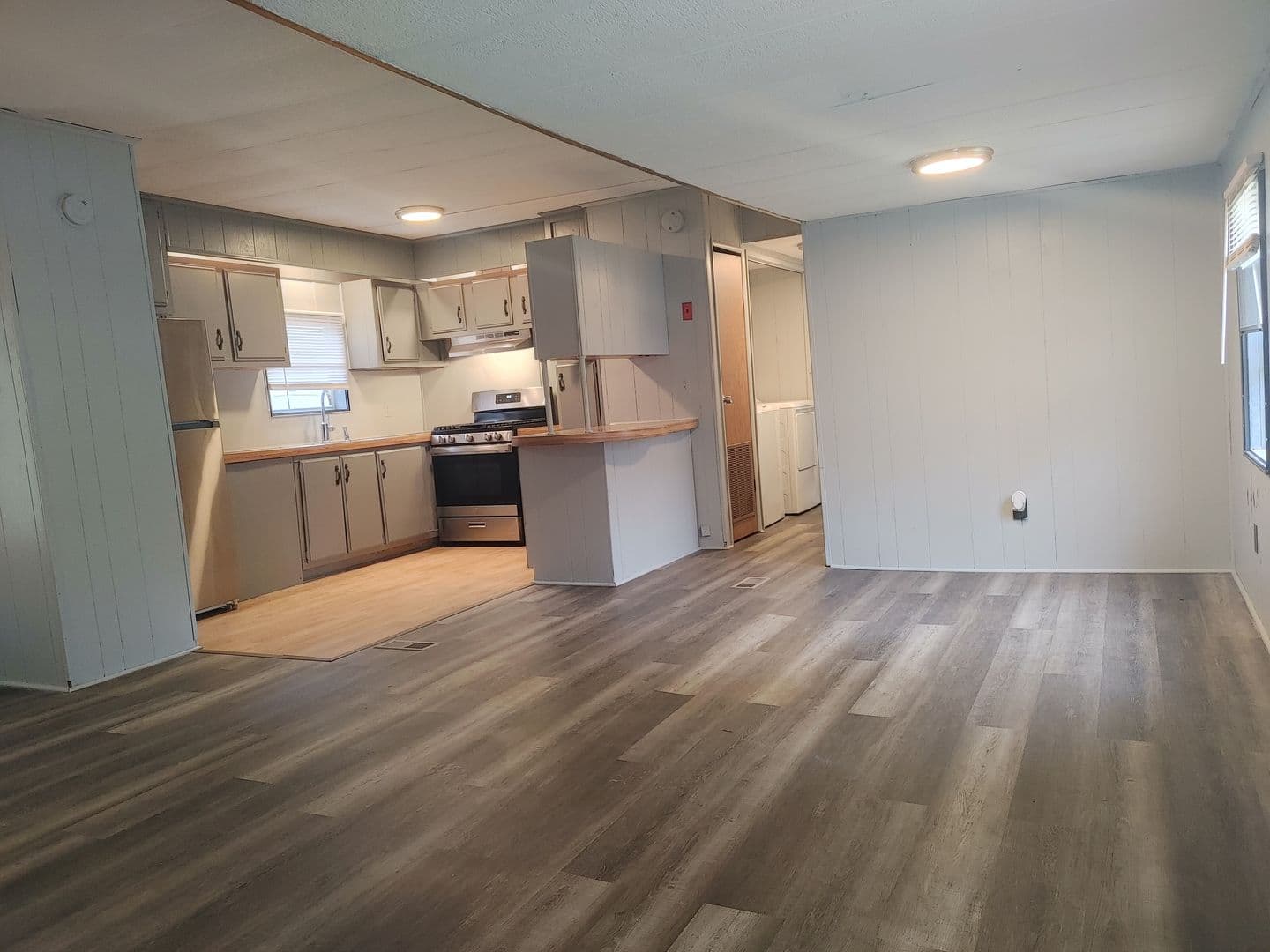Charlestown Apartment: 5407 Post Rd