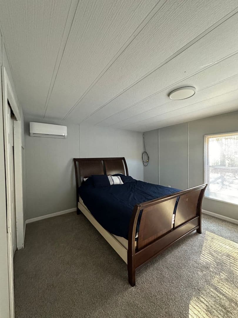 Charlestown Apartment: 5407 Post Rd