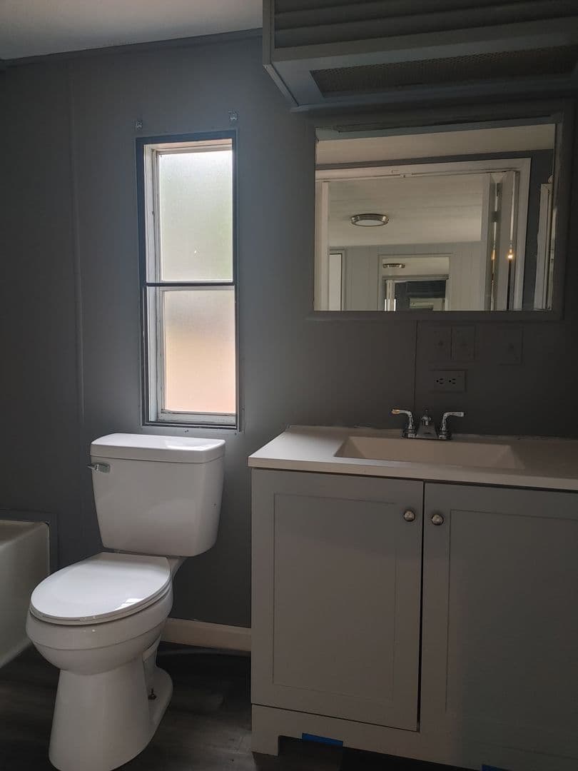 Charlestown Apartment: 5407 Post Rd