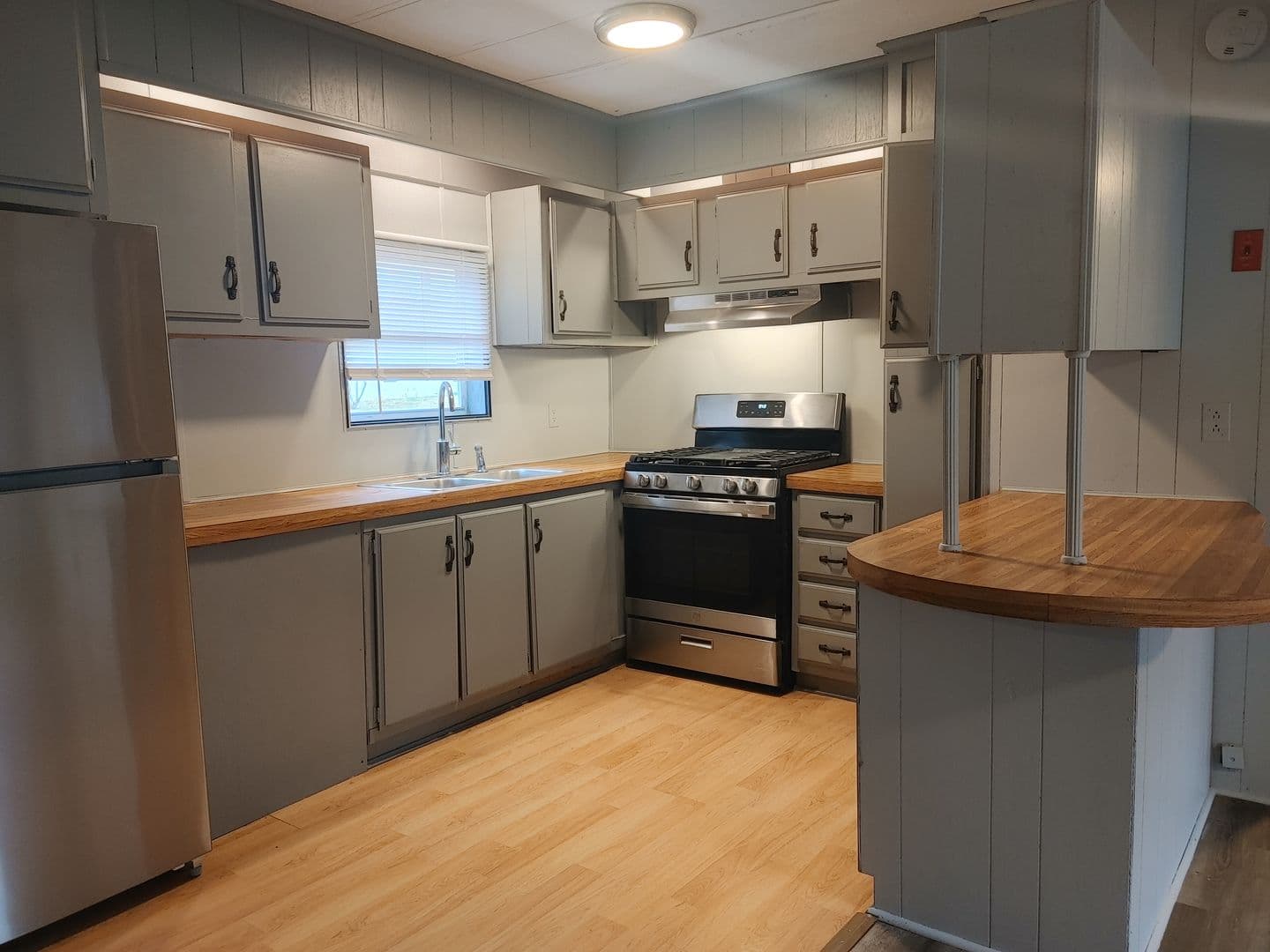 Charlestown Apartment: 5407 Post Rd