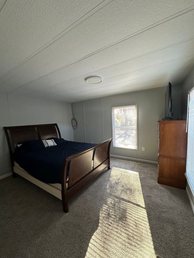 Charlestown Apartment: 5407 Post Rd