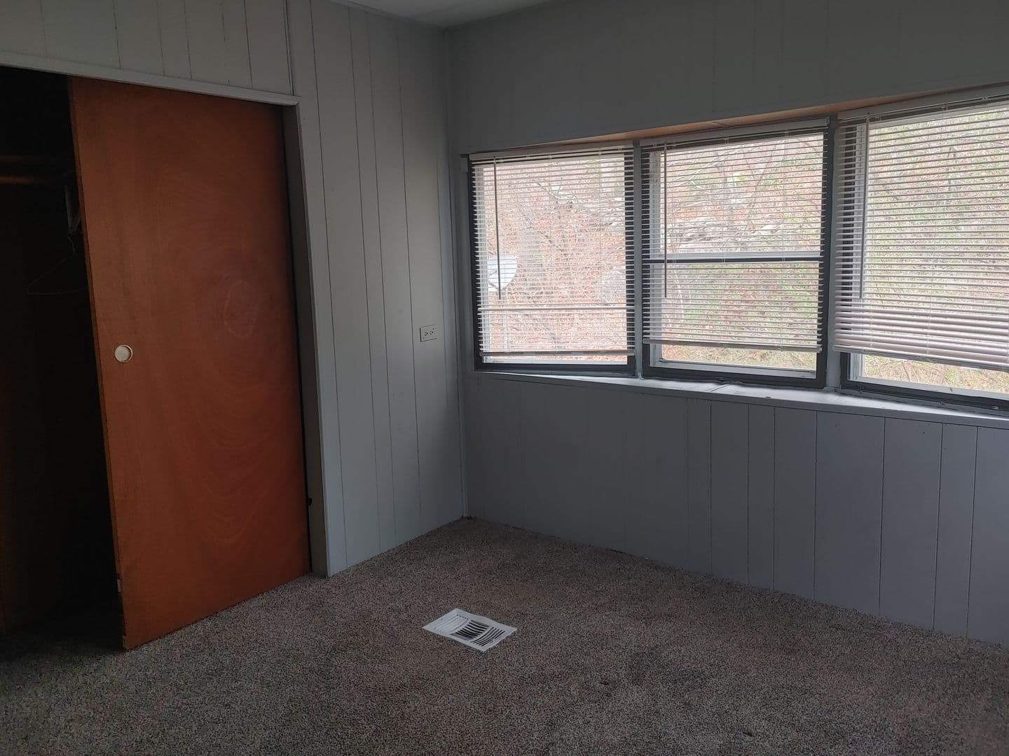 Charlestown Apartment: 5407 Post Rd