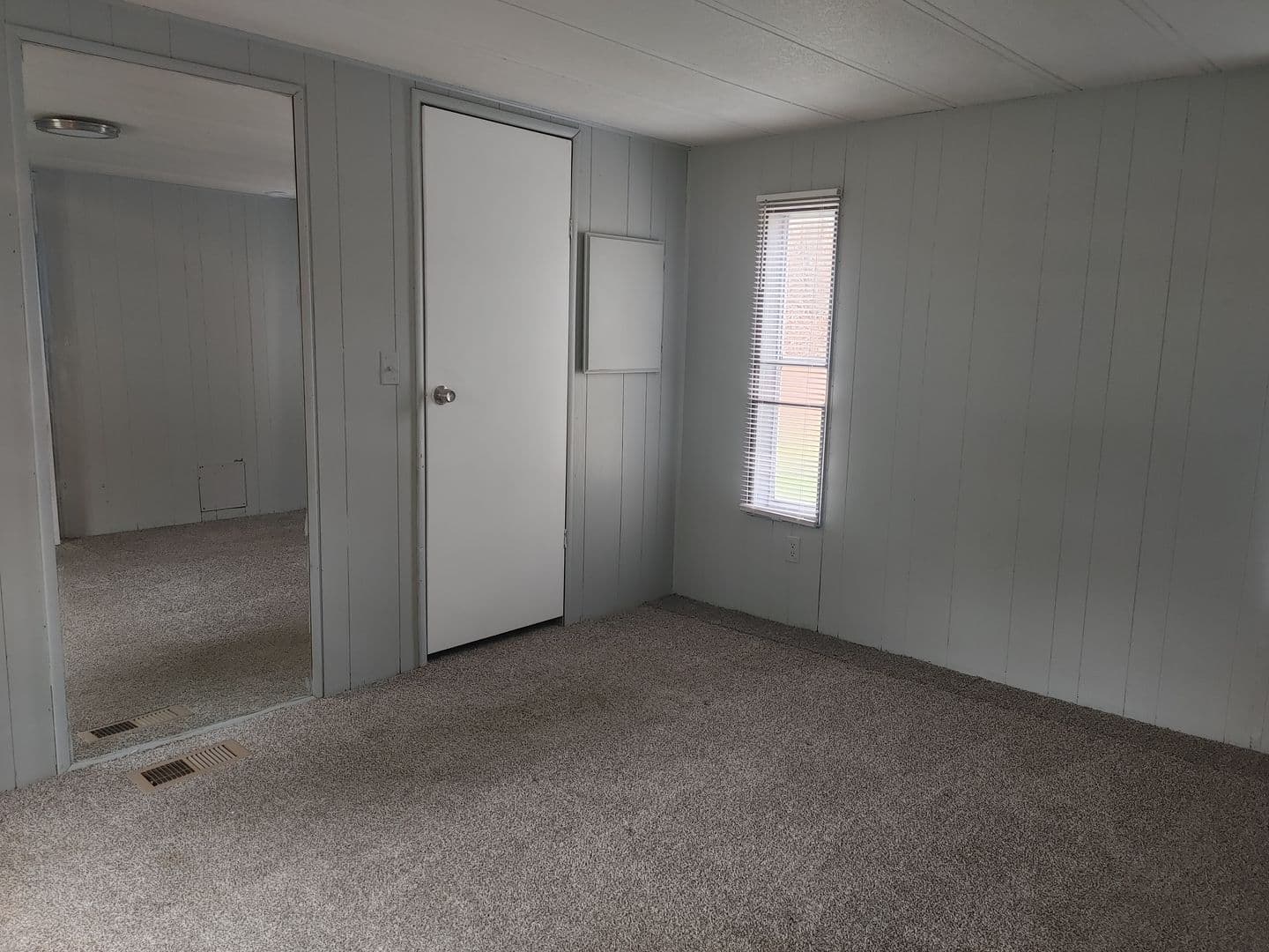 Charlestown Apartment: 5407 Post Rd