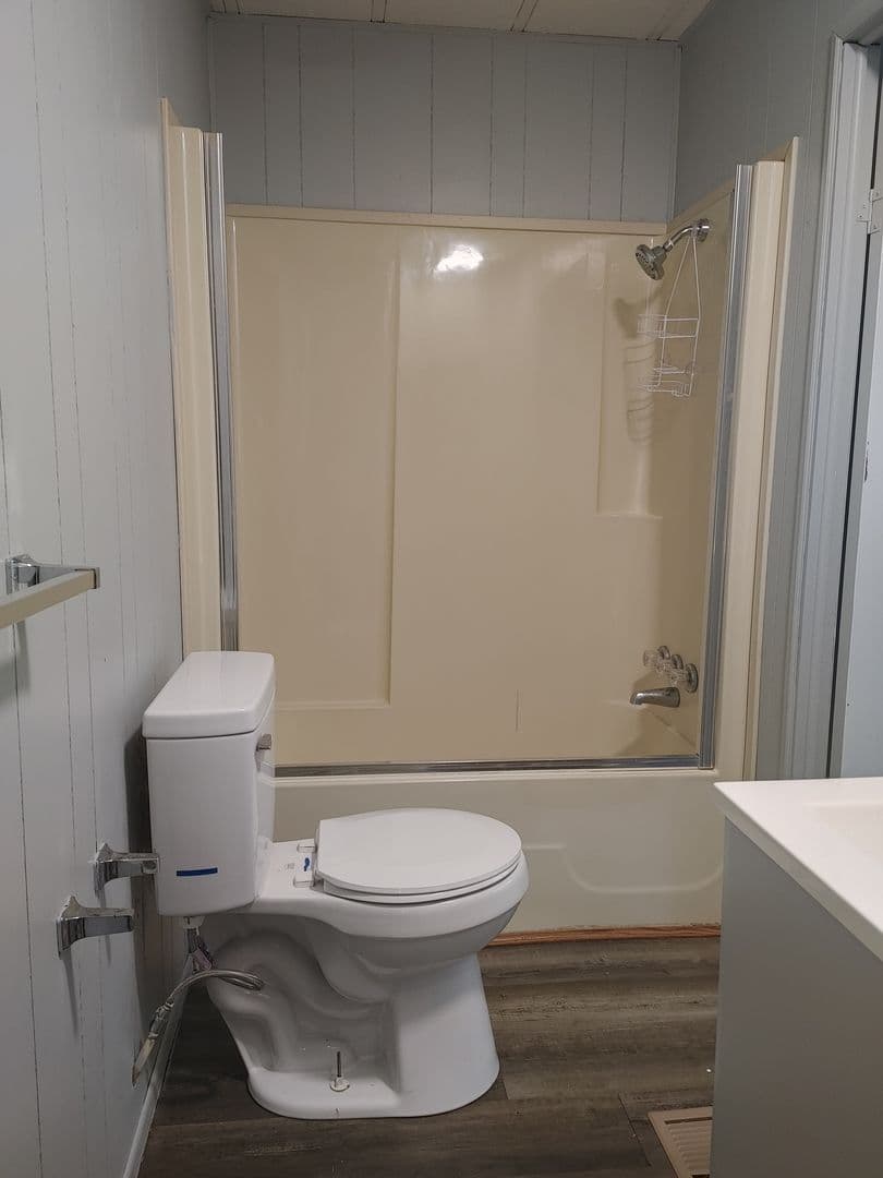 Charlestown Apartment: 5407 Post Rd