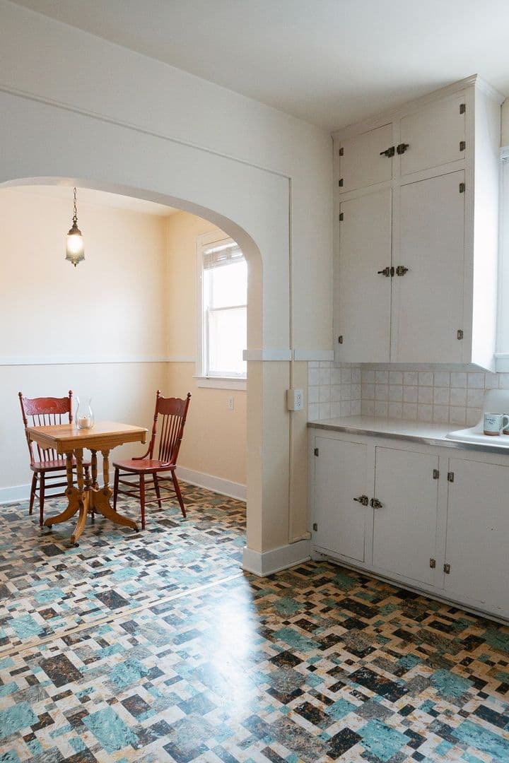 Cheyenne Apartment: 808 East 18th Street
