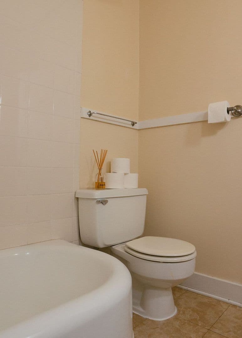 Cheyenne Apartment: 808 East 18th Street