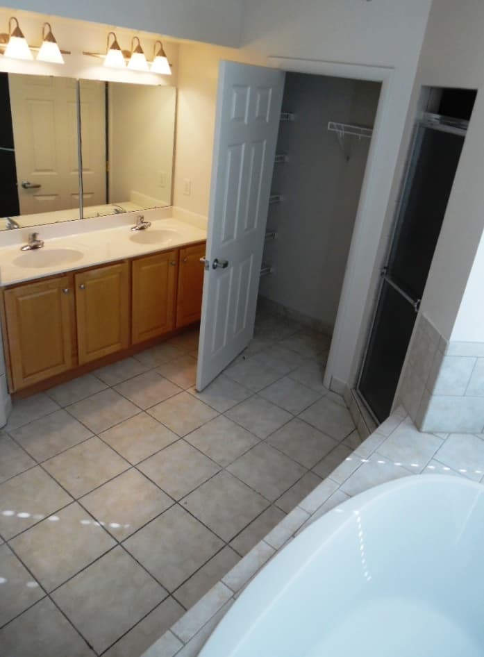 Richmond Apartment: 515 West Franklin Street