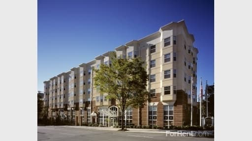 Richmond Apartment: 515 West Franklin Street