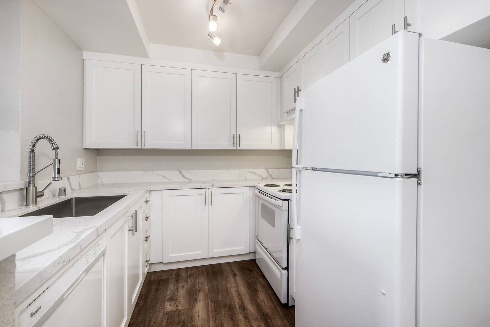Oceanside House: 432 Edgehill Lane