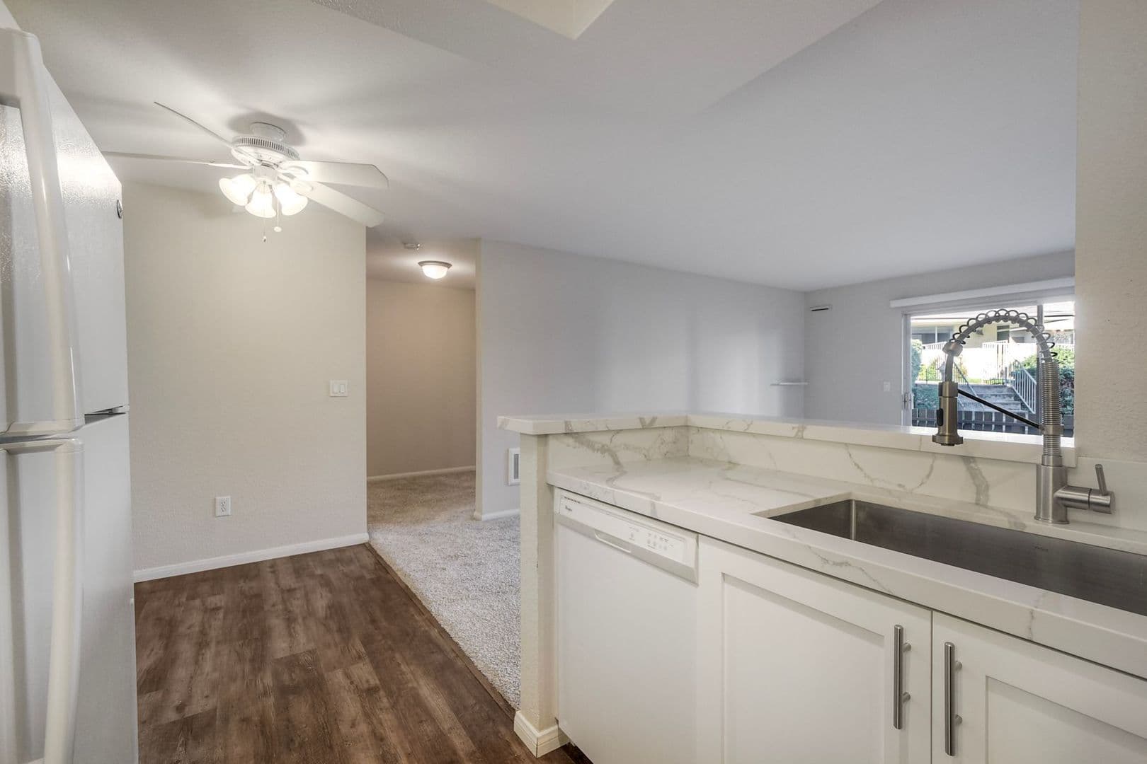 Oceanside House: 432 Edgehill Lane