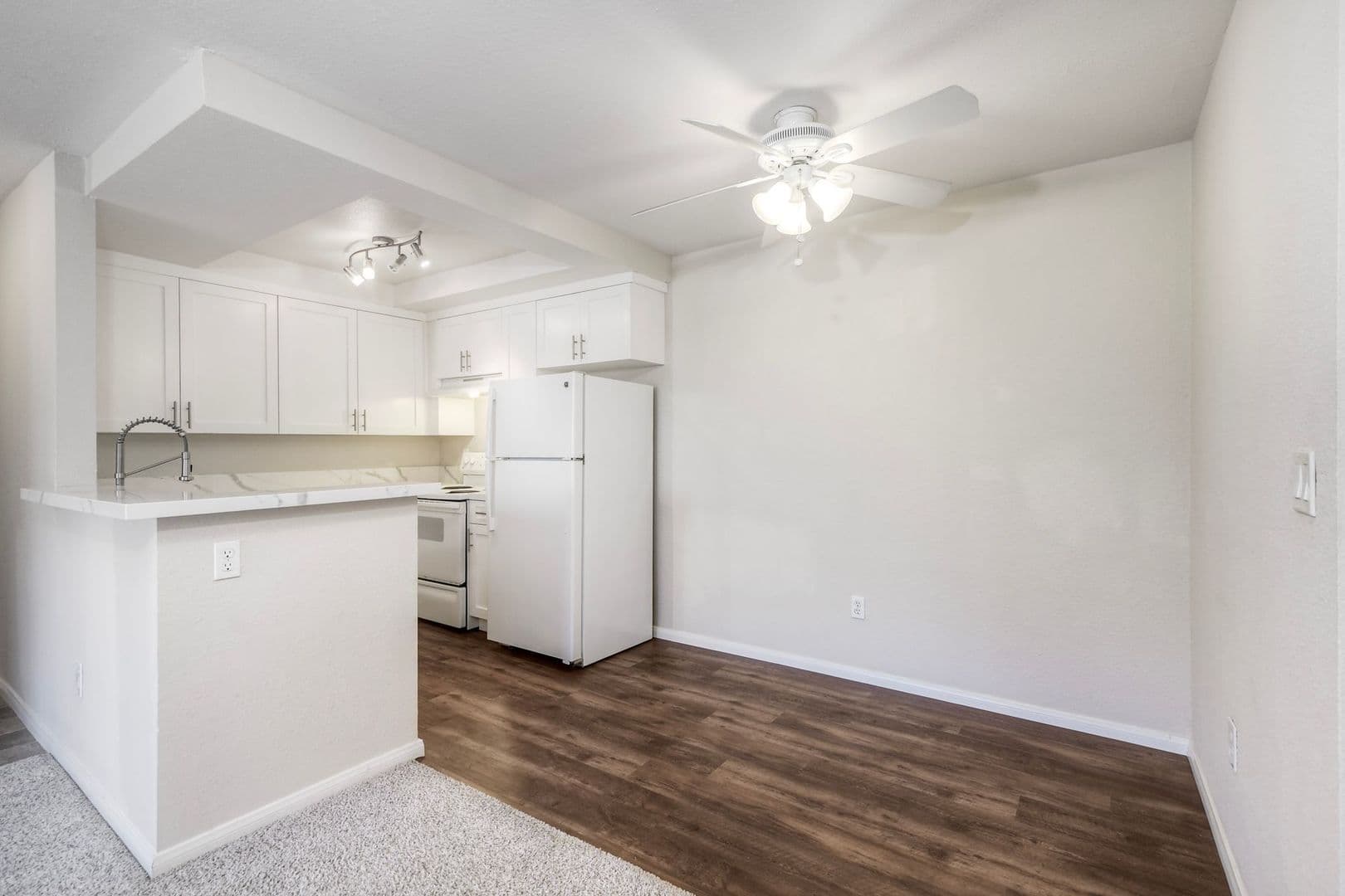 Oceanside House: 432 Edgehill Lane