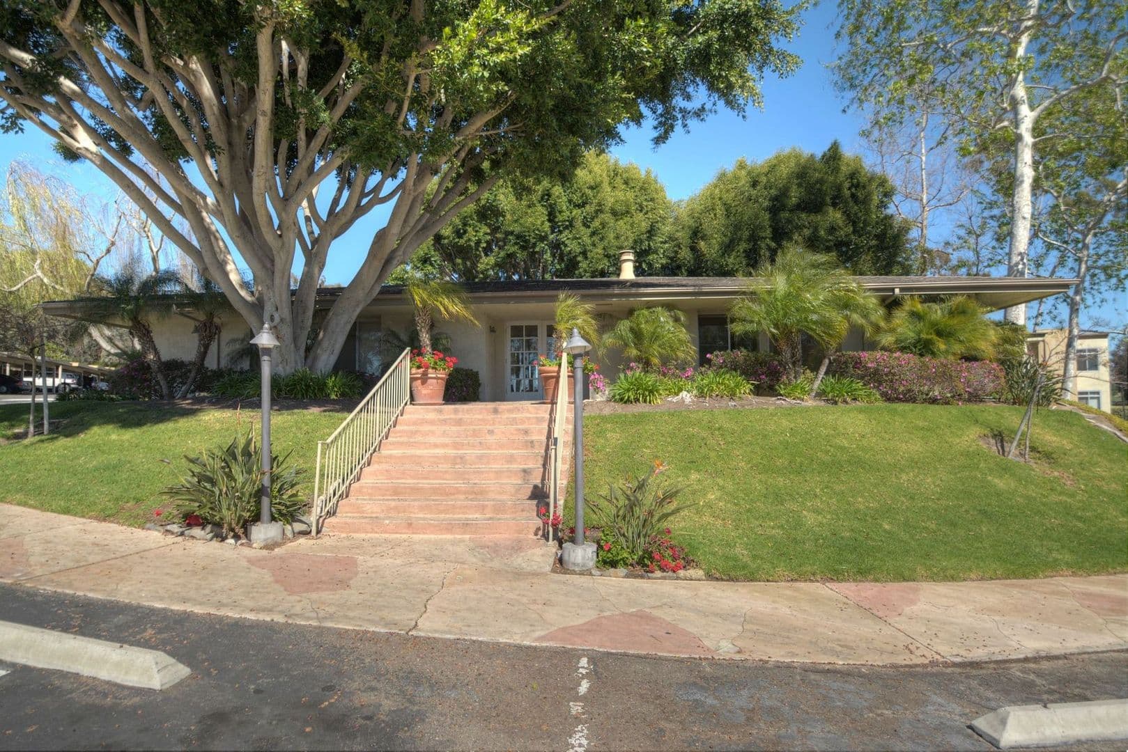 Oceanside House: 432 Edgehill Lane