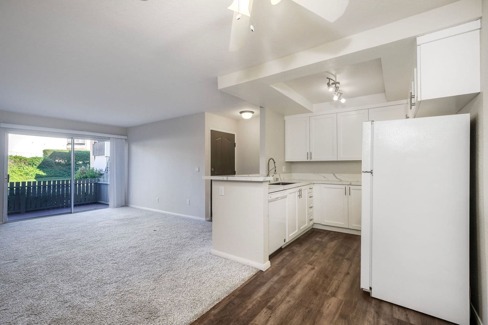 Oceanside House: 432 Edgehill Lane