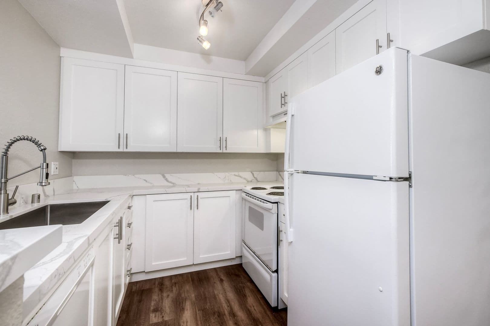 Oceanside House: 432 Edgehill Lane