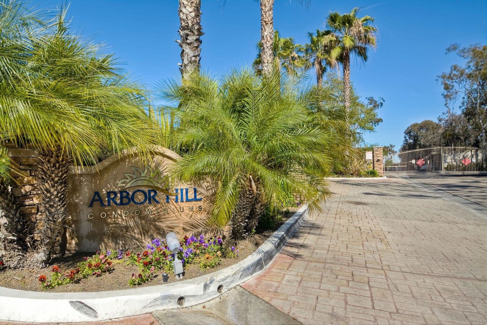 Oceanside House: 432 Edgehill Lane