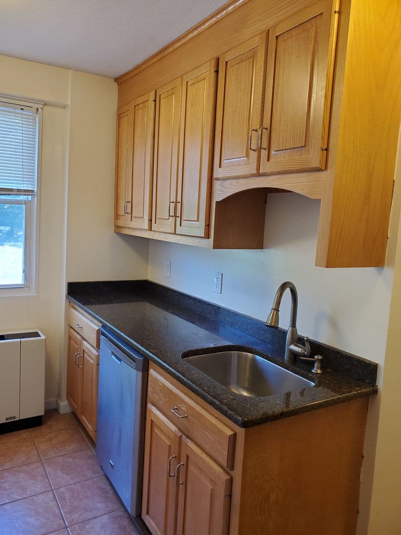 Bridgeport Apartment: 2600 Park Ave
