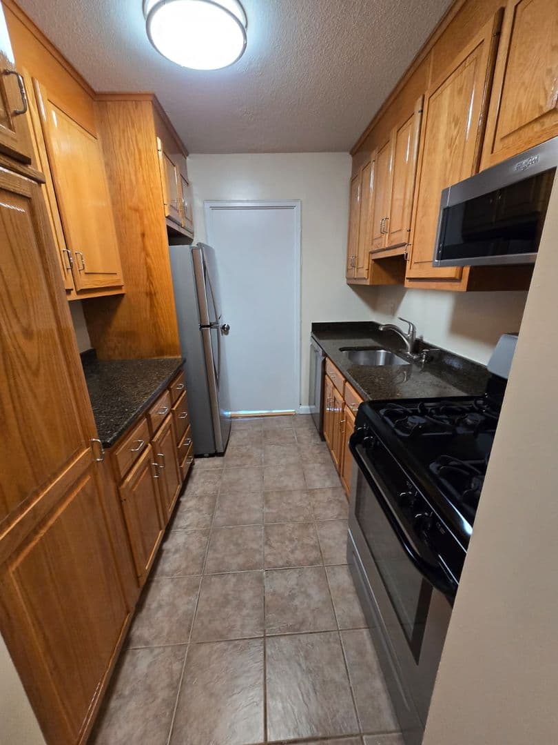 Bridgeport Apartment: 2600 Park Ave