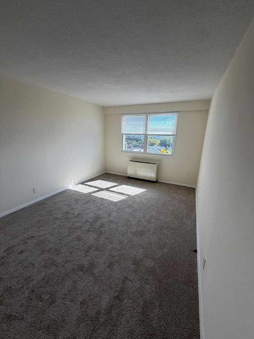 Bridgeport Apartment: 2600 Park Ave