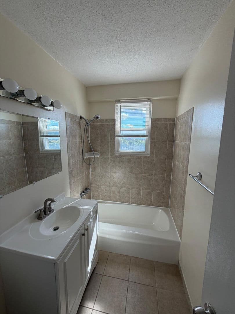Bridgeport Apartment: 2600 Park Ave