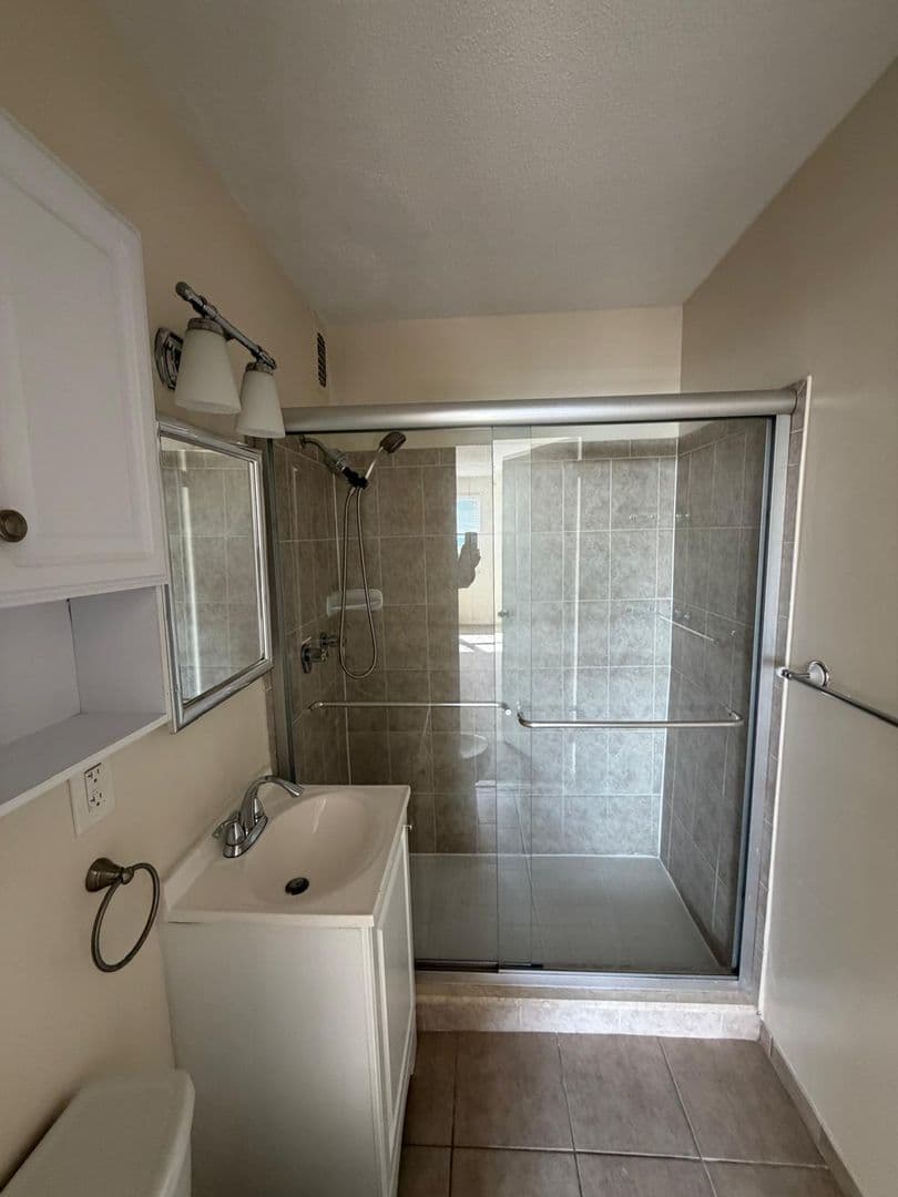Bridgeport Apartment: 2600 Park Ave