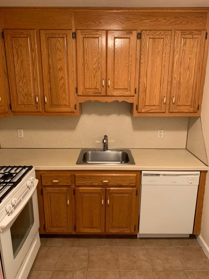 Bridgeport Apartment: 2600 Park Ave