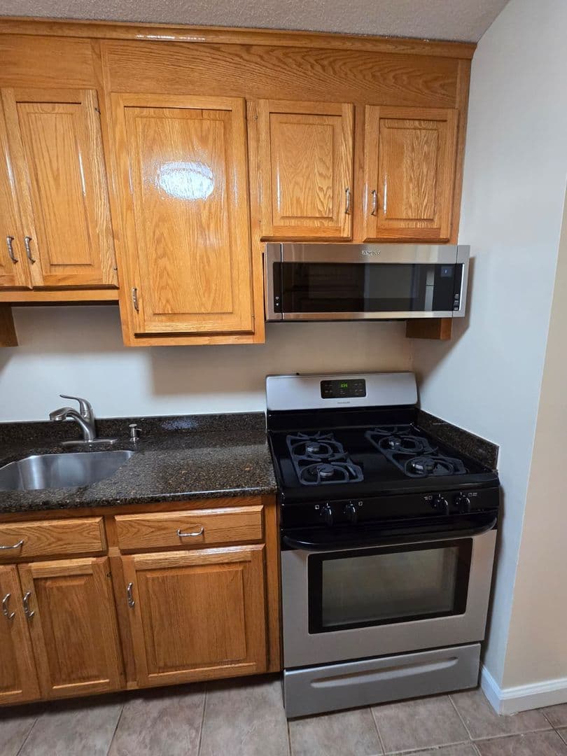 Bridgeport Apartment: 2600 Park Ave