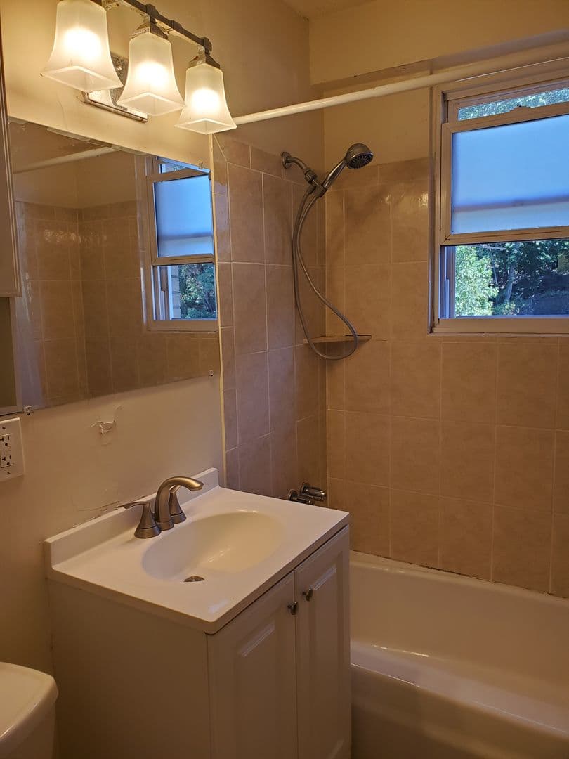 Bridgeport Apartment: 2600 Park Ave