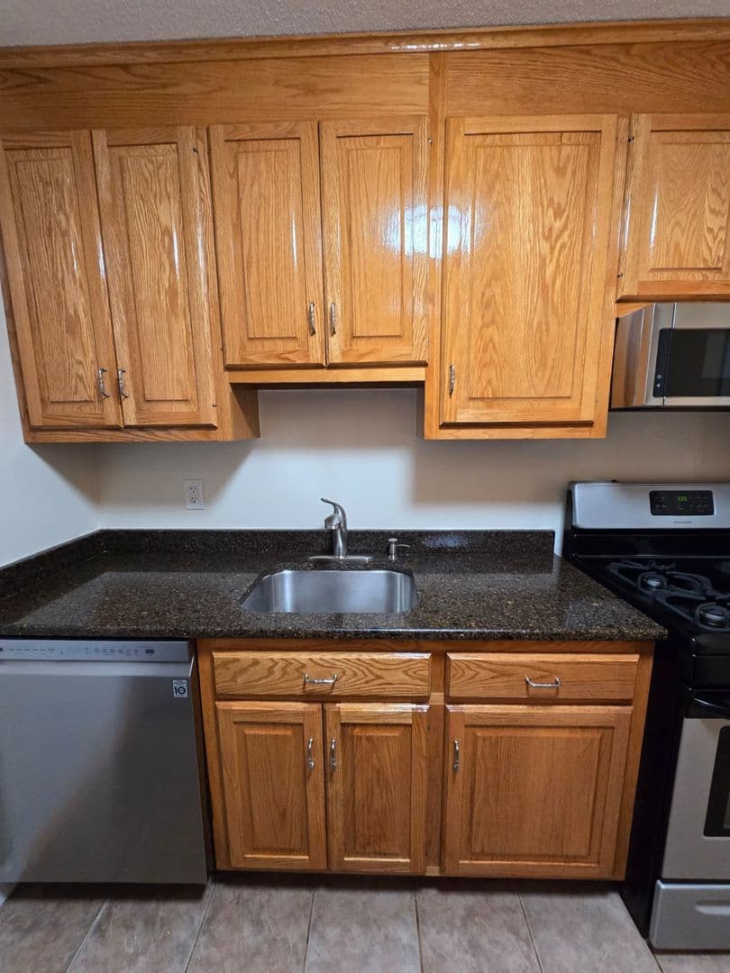 Bridgeport Apartment: 2600 Park Ave