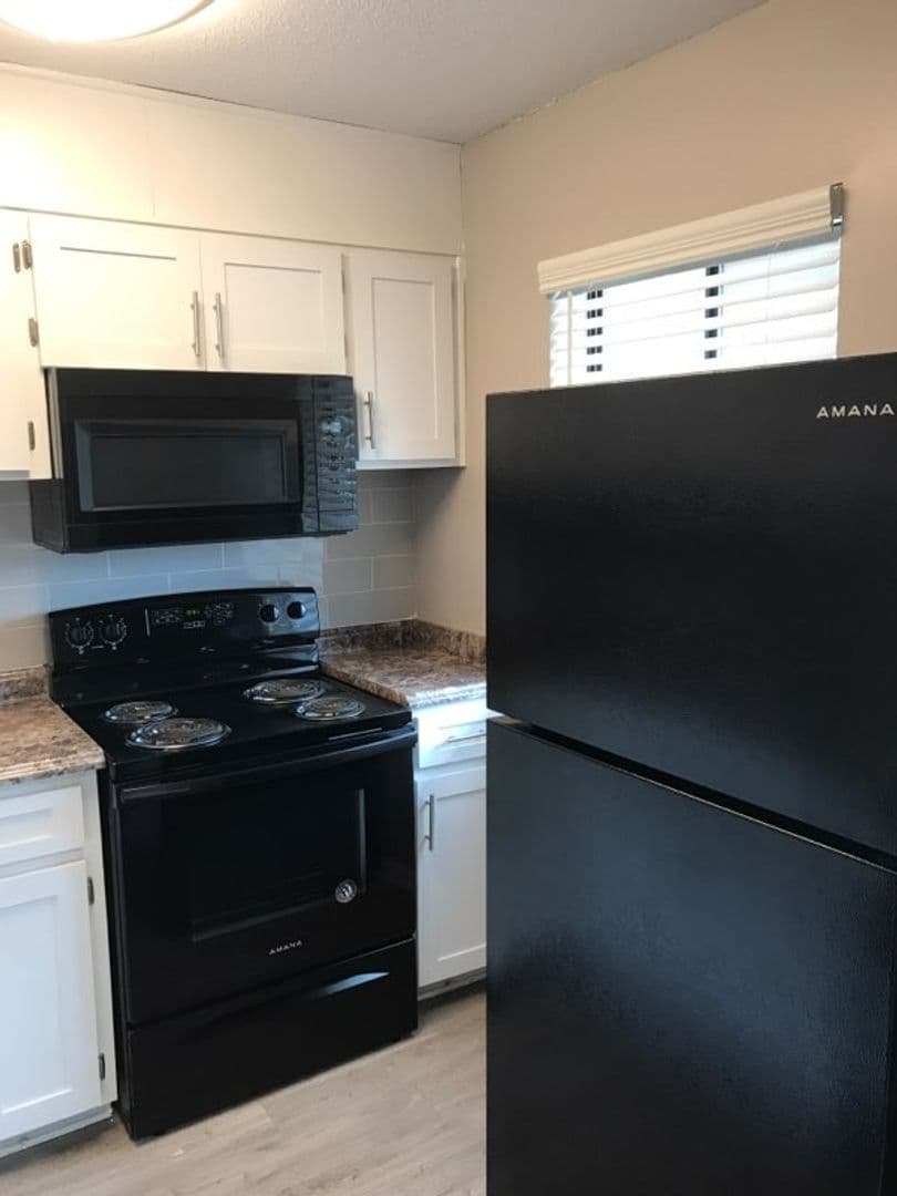 Moultrie Apartment: 517 26th Avenue SE