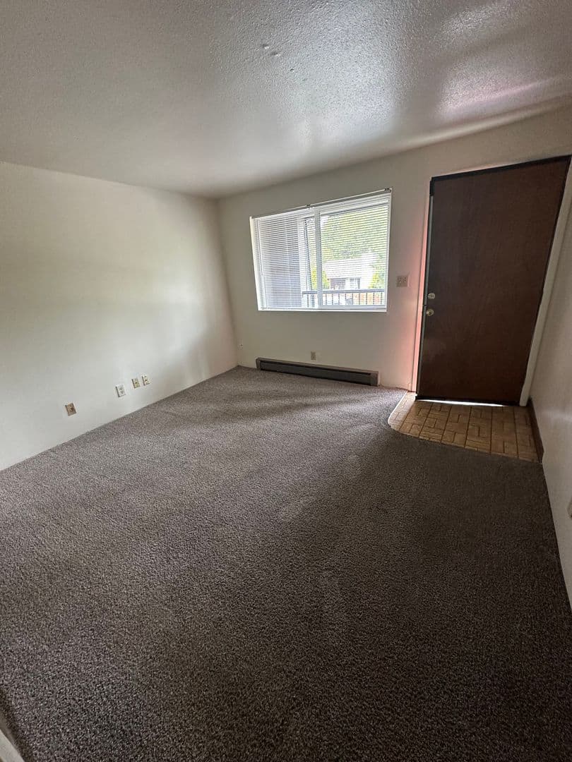 Bend Apartment: 1459 NW Albany