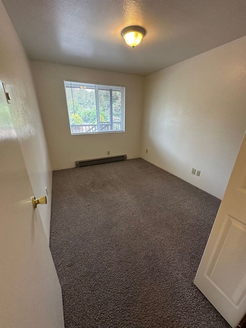 Bend Apartment: 1459 NW Albany