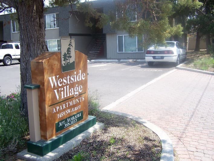 Bend Apartment: 1459 NW Albany