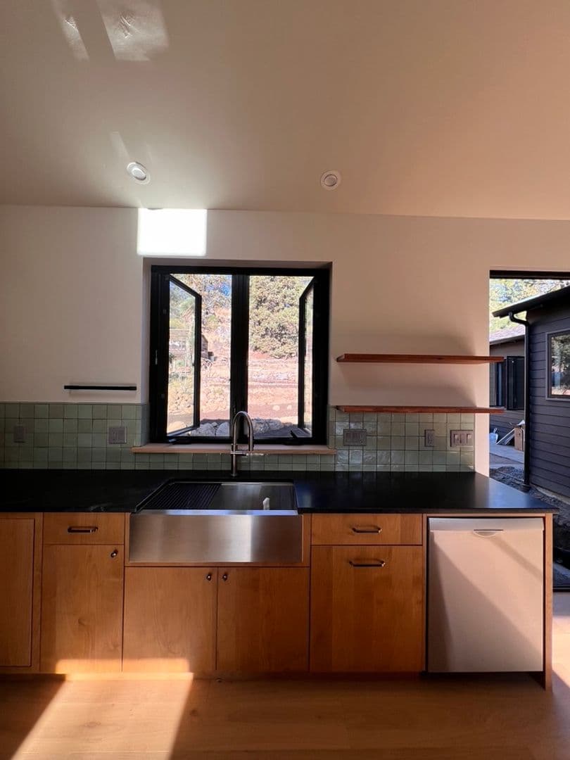 Bend House: 2111 NW Awbrey Rd - 1