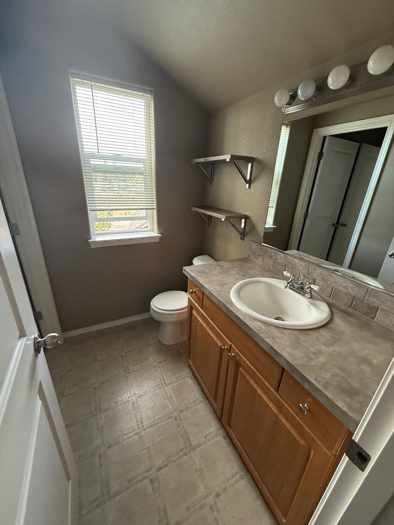 Bend Apartment: 471 SW Garfield