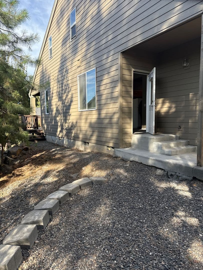 Bend Apartment: 471 SW Garfield