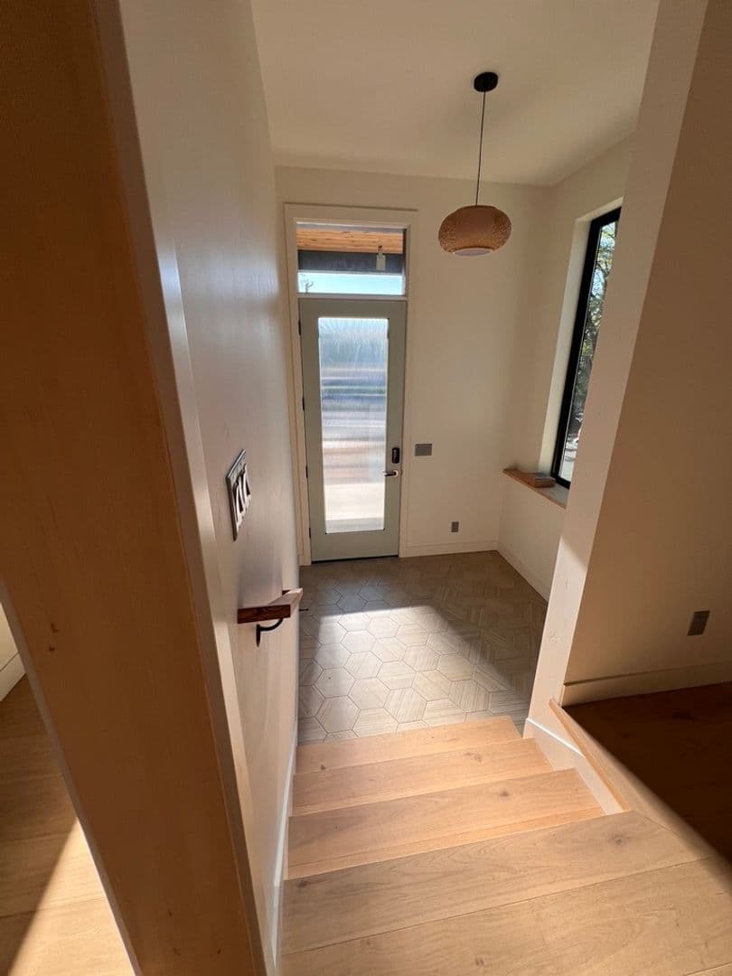 Bend House: 2111 NW Awbrey Rd - 1