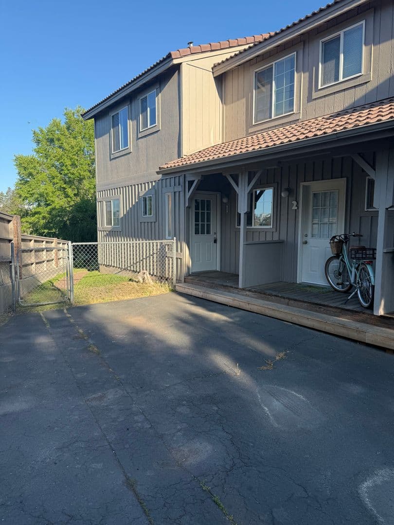 Bend Apartment: 931 NW Carlon Ave.