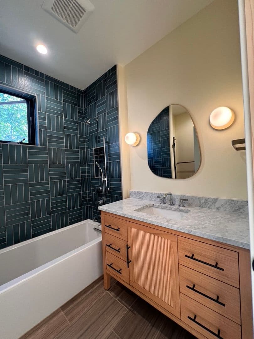 Bend House: 2111 NW Awbrey Rd - 1