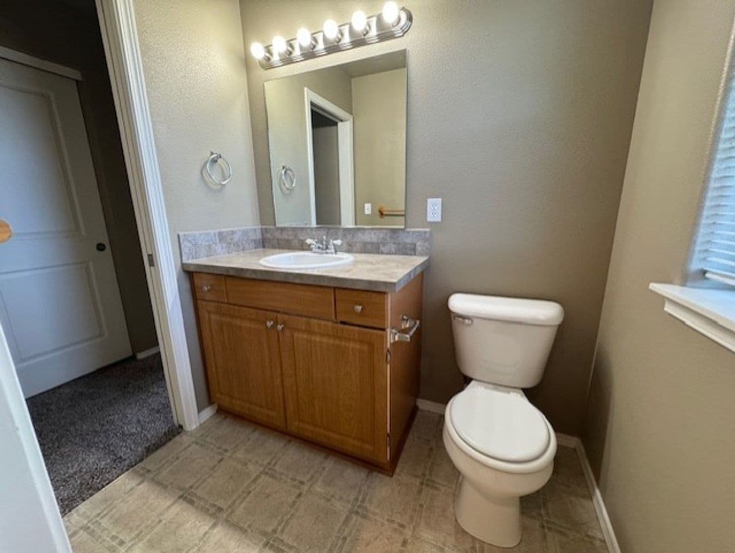 Bend Apartment: 471 SW Garfield