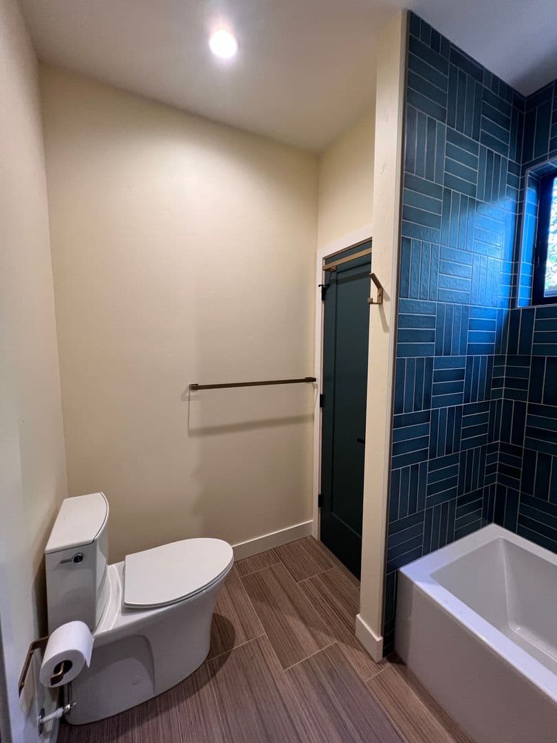 Bend House: 2111 NW Awbrey Rd - 1