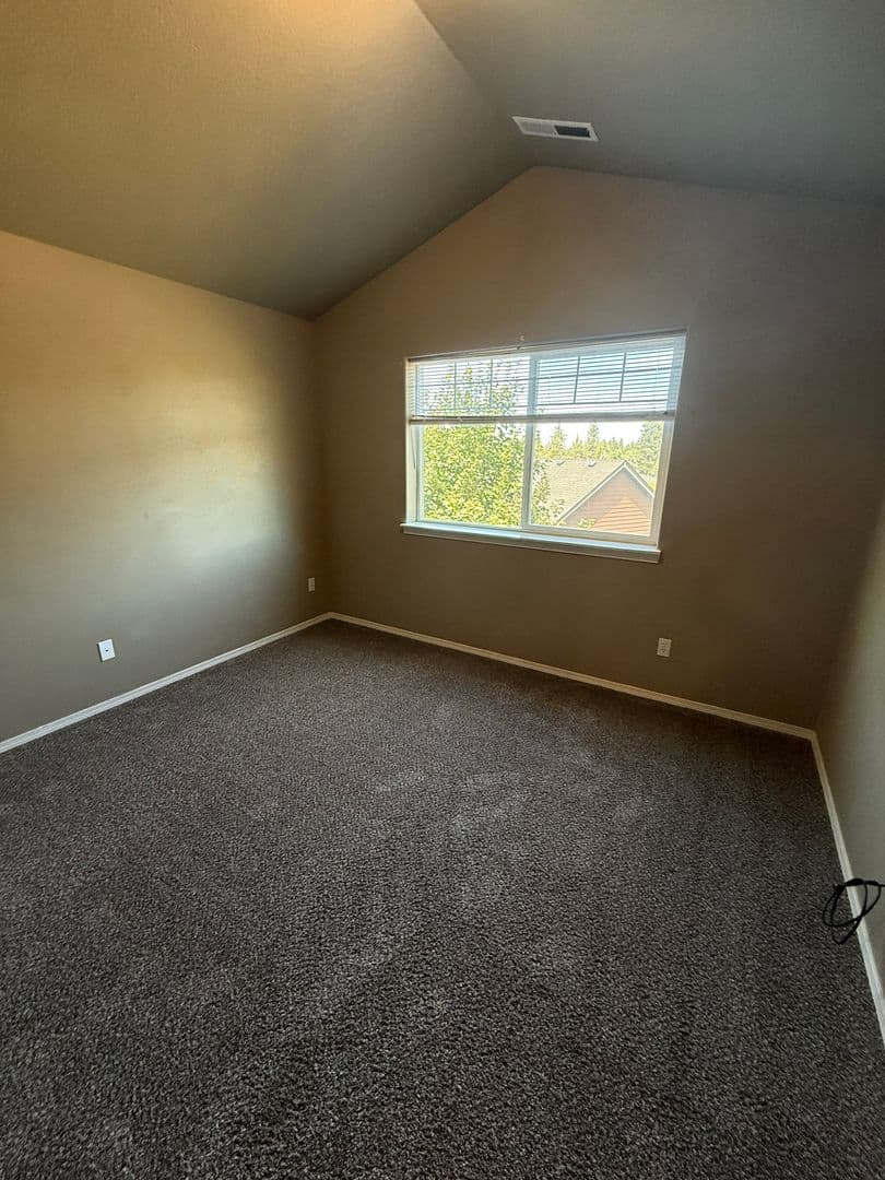 Bend Apartment: 471 SW Garfield