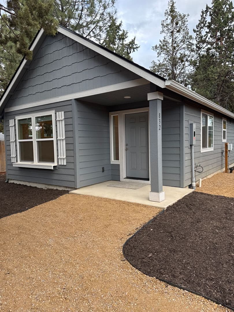 Bend House: 832 SE 6th Street unit #2