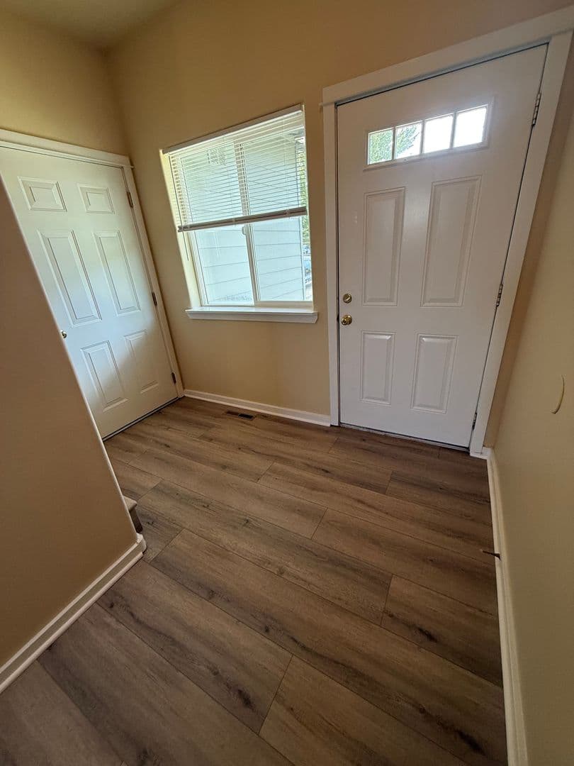 Bend Apartment: 20058 Beth Ave.