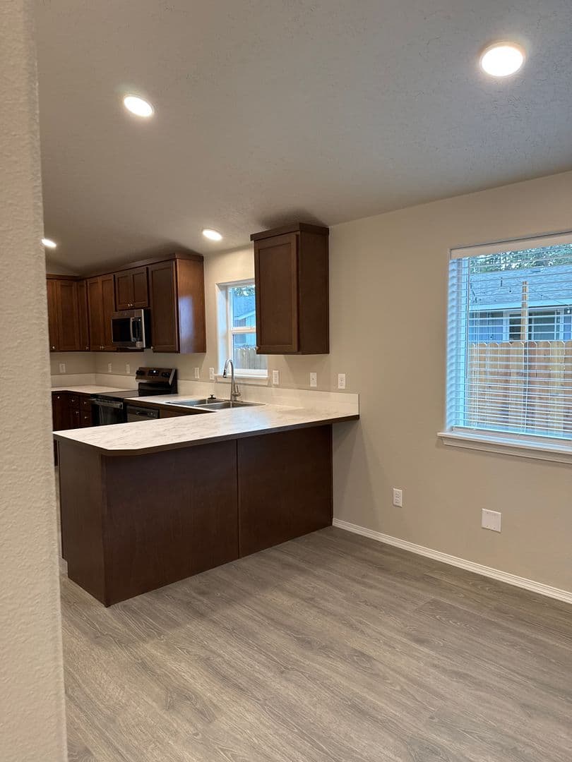 Bend House: 832 SE 6th Street unit #2