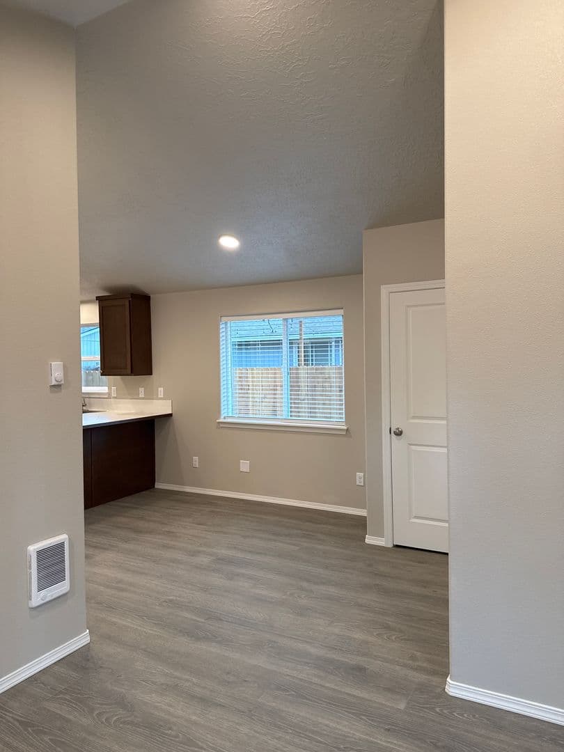 Bend House: 832 SE 6th Street unit #2