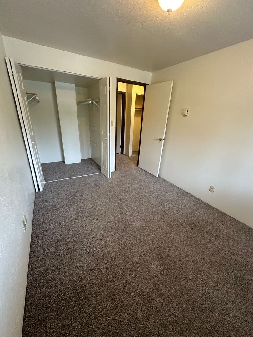 Bend Apartment: 1459 NW Albany